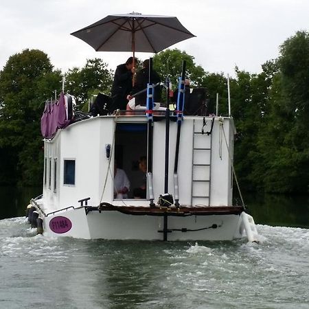 Готель Bateau Houseboat Camille Donchery Екстер'єр фото