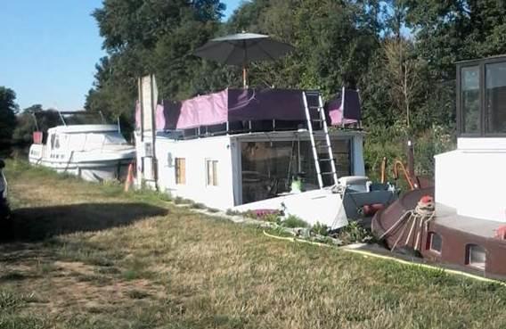 Готель Bateau Houseboat Camille Donchery Екстер'єр фото